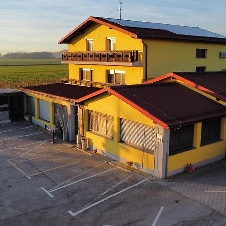 Hotel Gostilna Marta Oslusevci Exteriér fotografie