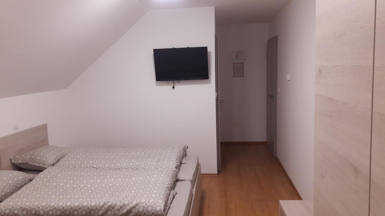 Hotel Gostilna Marta Oslusevci Exteriér fotografie